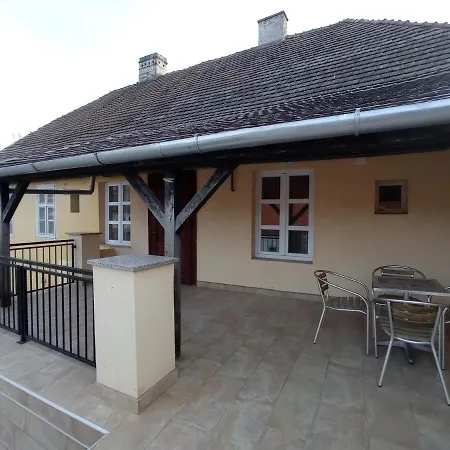 Apartmanhaz Apartment