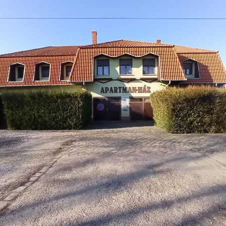 Apartament Apartmanhaz *