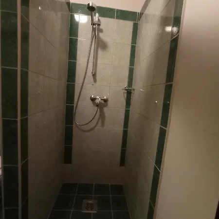 Apartmanhaz *