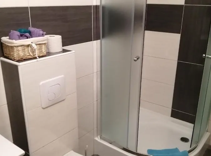아파트 Apartmanhaz *