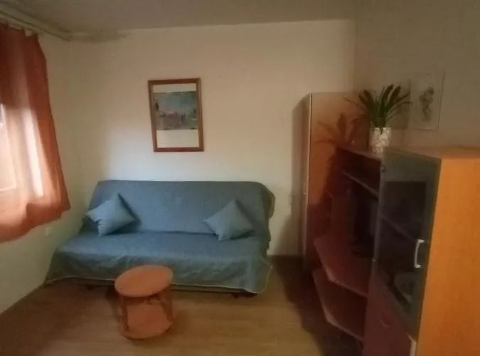 아파트 Apartmanhaz *