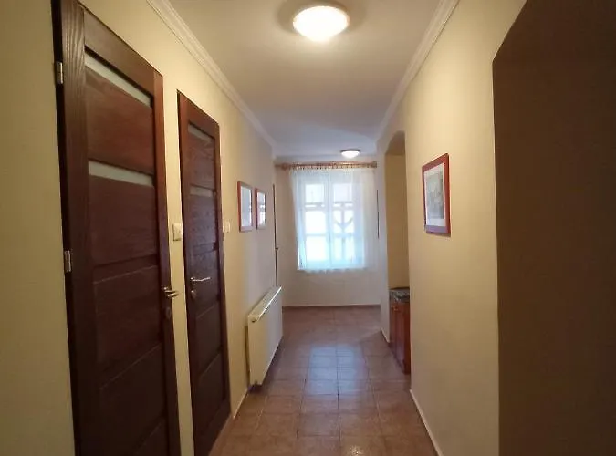 아파트 Apartmanhaz *