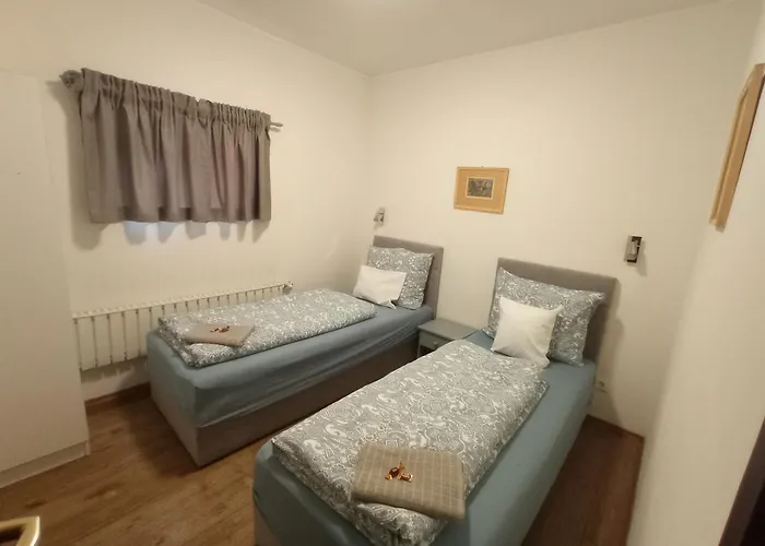 아파트 Apartmanhaz *